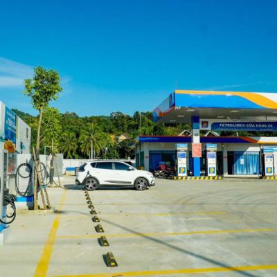 VinFast Lộ Diện 99 Trạm Sạc Phủ Sóng - Xe Điện Việt Sẵn Sàng Chinh Phục Mọi Nẻo Đường.